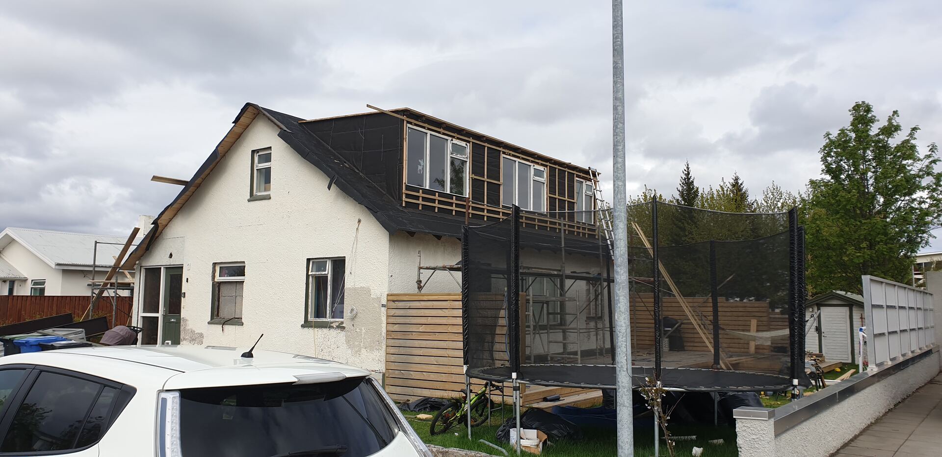Rosasmiði verkefni — kvistur og þakgluggar