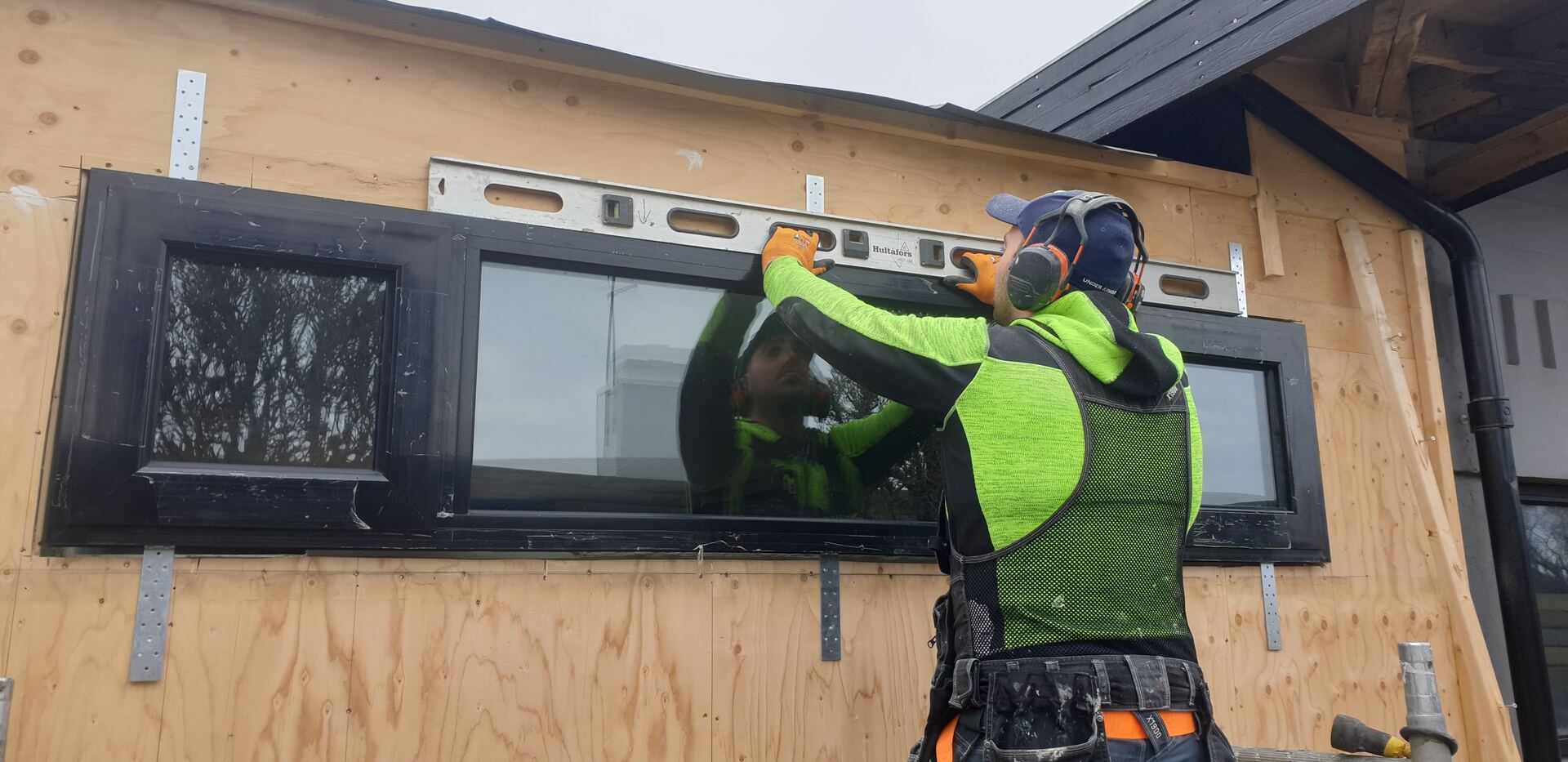 Rosasmiði verkefni — ísetning glugga